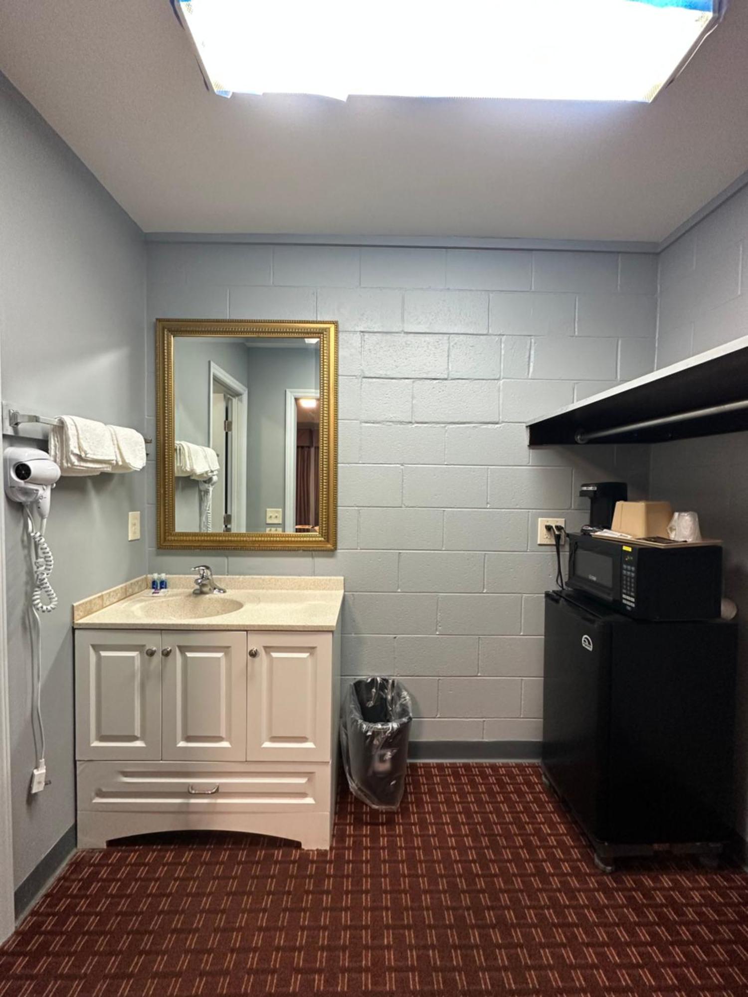 Rodeway Inn & Suites Walhalla Exterior foto